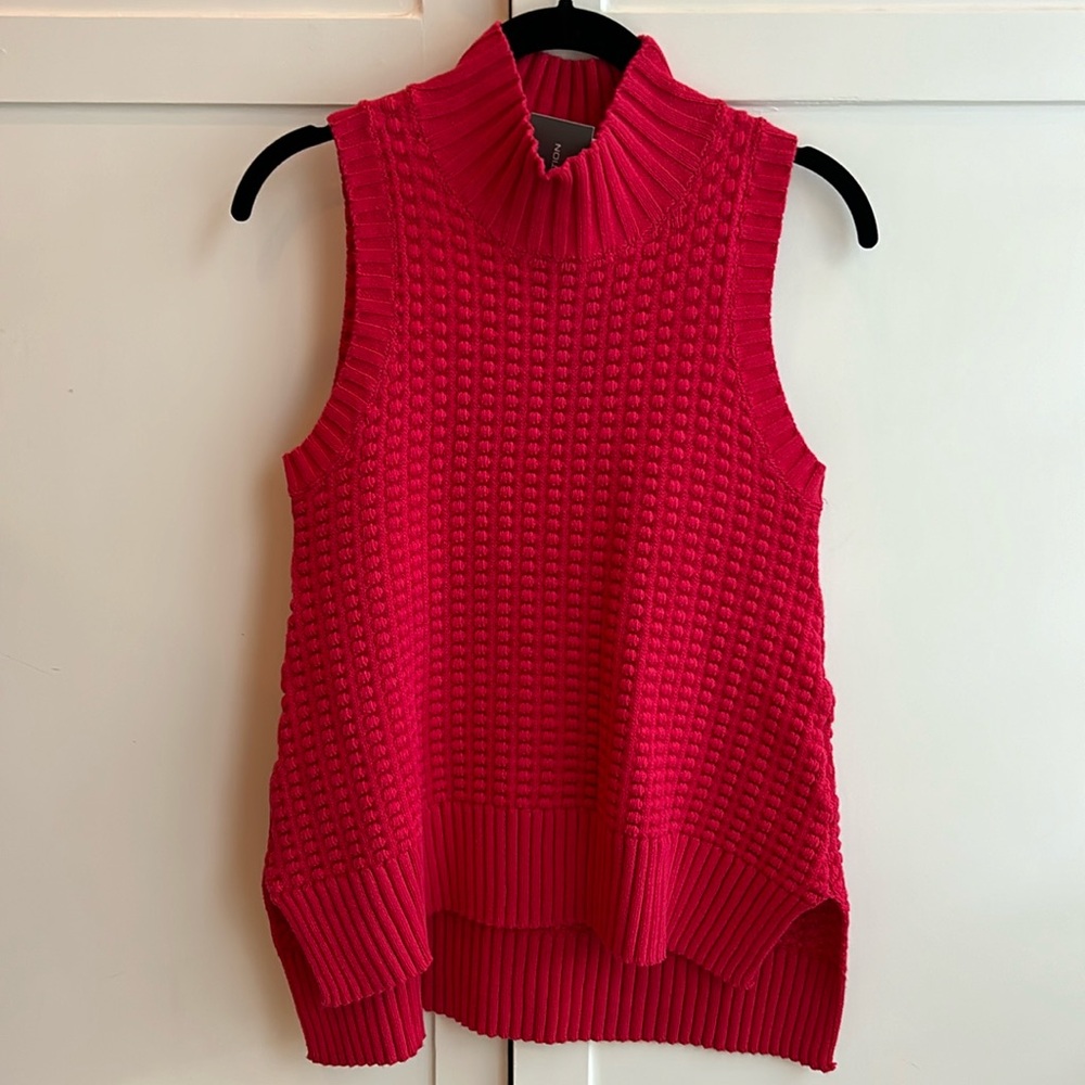 🍁NWT MOCK NECK SLEEVELESS SWEATER